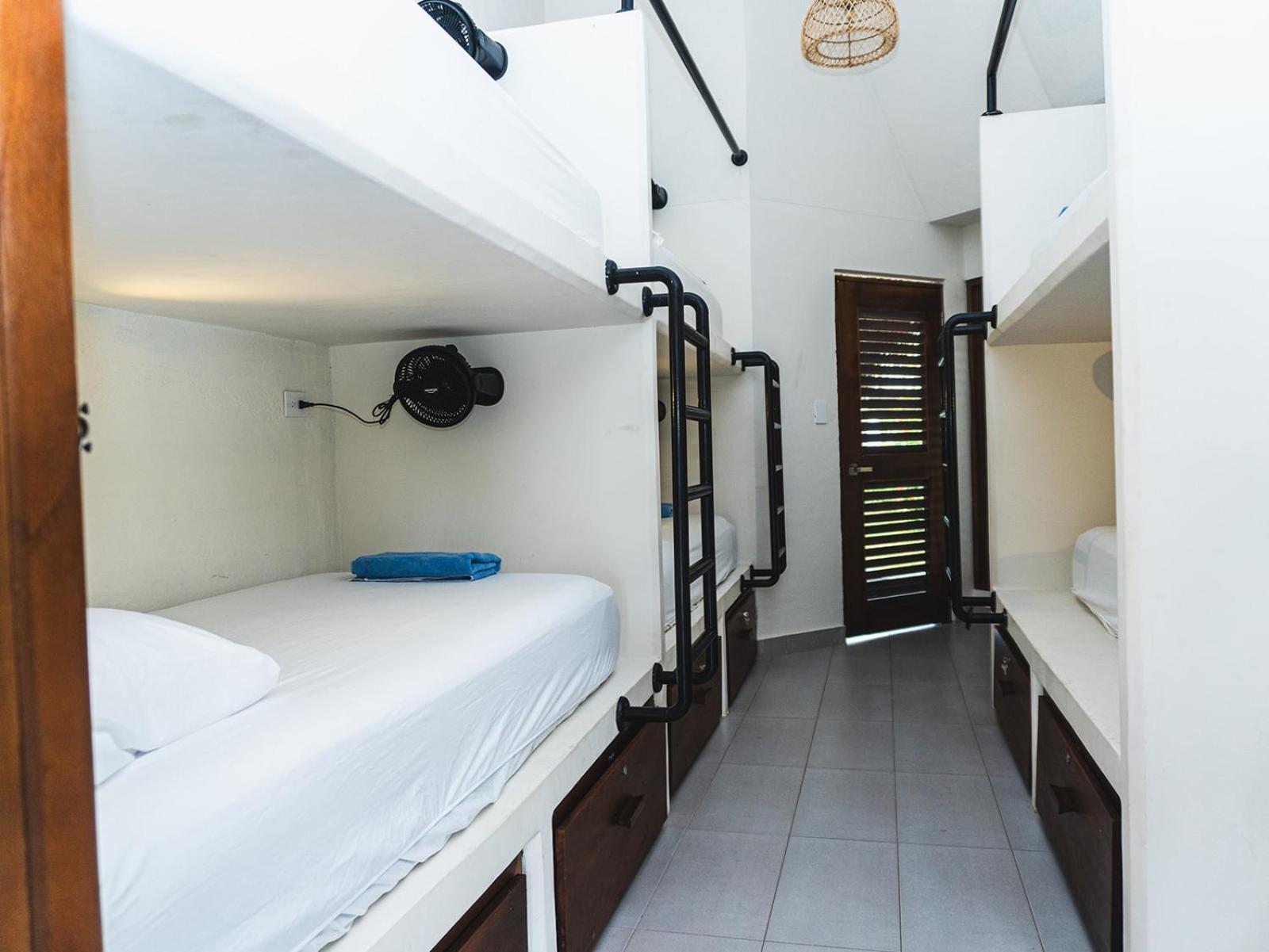 Huku Beach Hostel Паломино Экстерьер фото